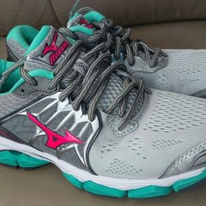 Mizuno Women's Size 8 NEW